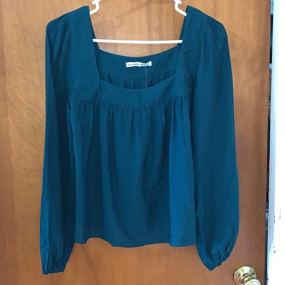 Abercrombie Puff Sleeve Non-Waisted Top